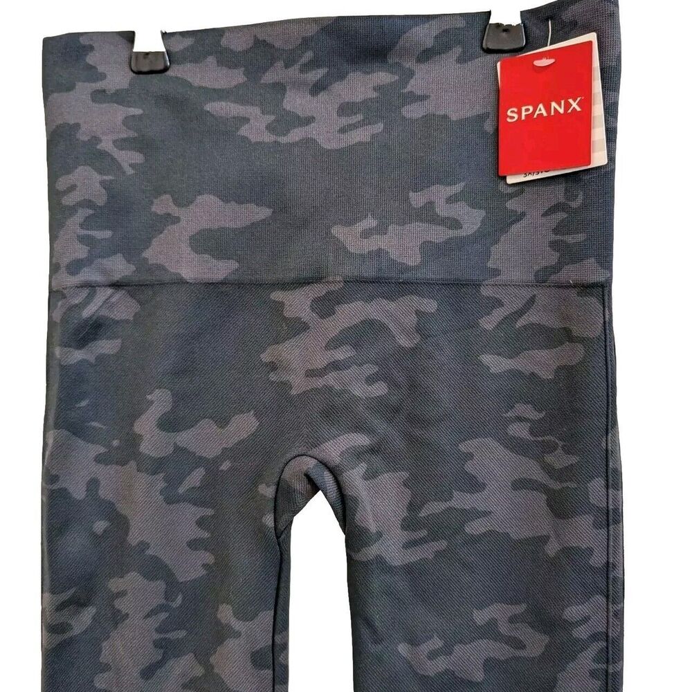 Spanx Leggings Look At Me Now Seamless Women's‎ Black Camo Leggings Medium - Picture 7 of 16